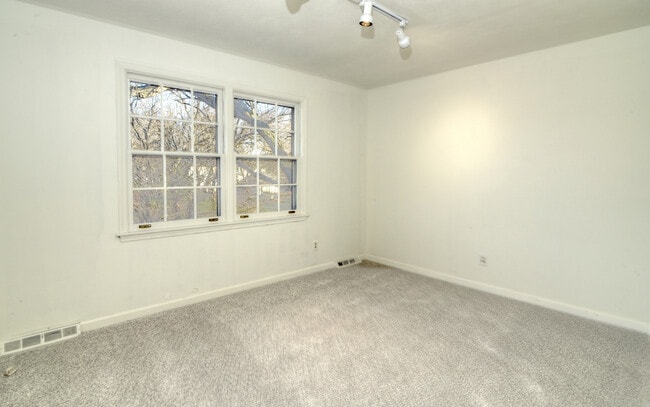 Building Photo - 2309 Sudbury Ln