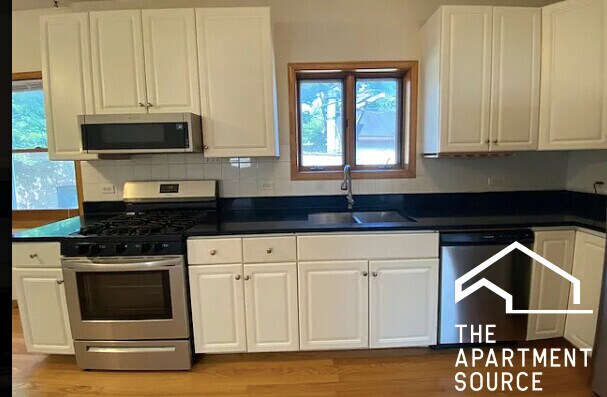 Building Photo - 1349 N Wolcott Ave