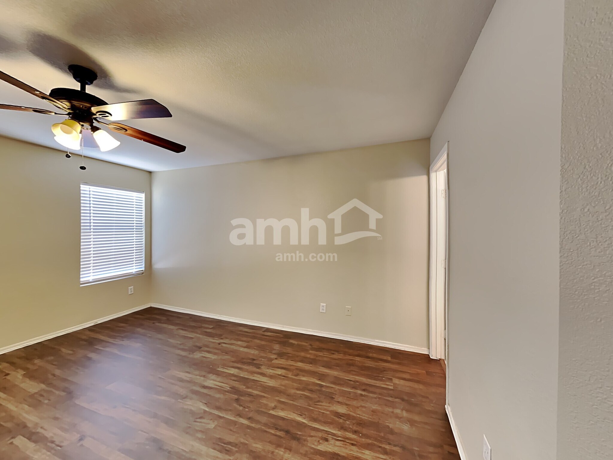 Building Photo - 2256 E Hazeltine Way