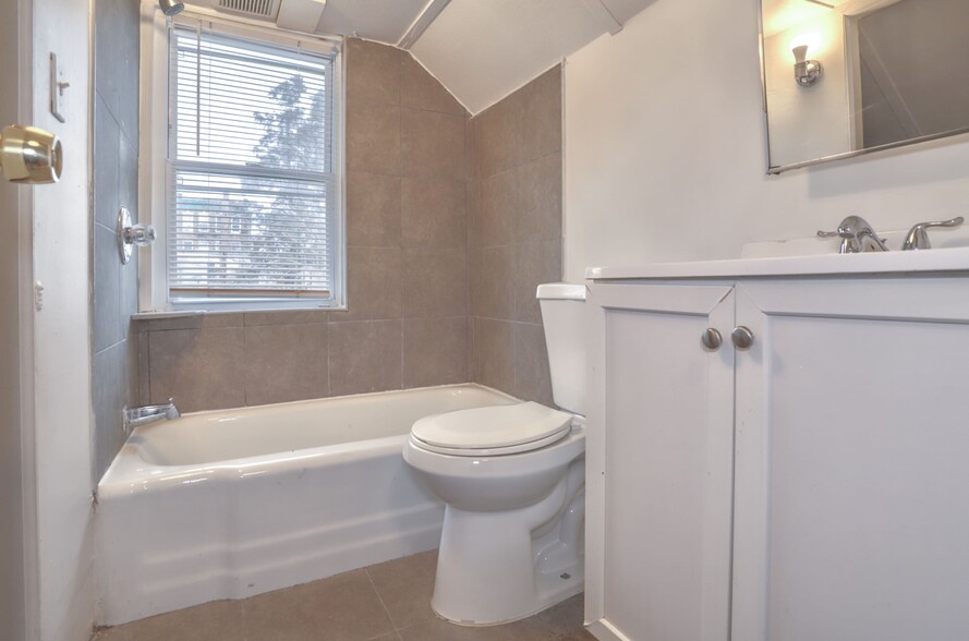 2nd floor bathroom - 166 Saint Pauls Ave