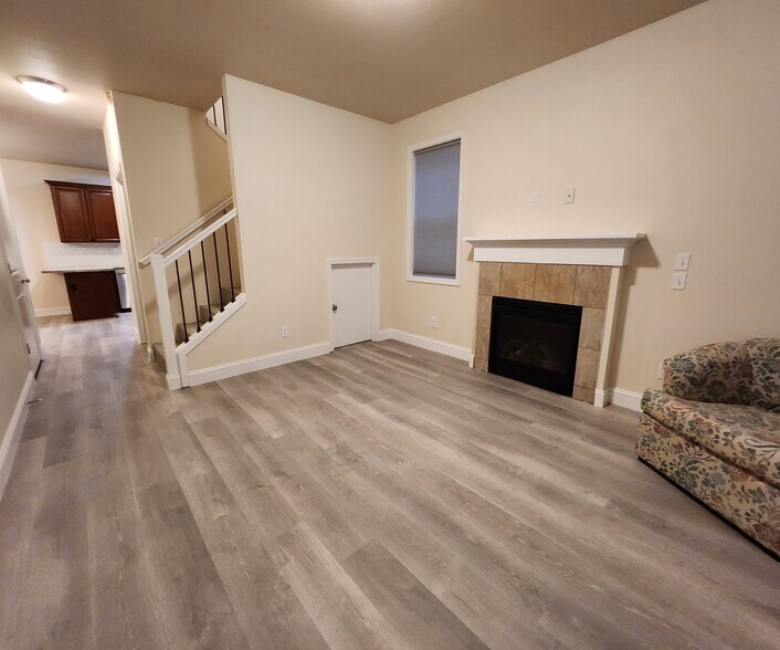 Building Photo - 9270 SE Caruthers St