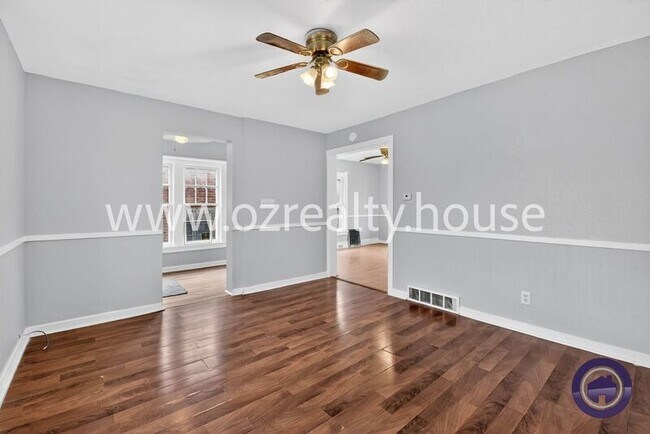 Building Photo - 3377 Lagrange St