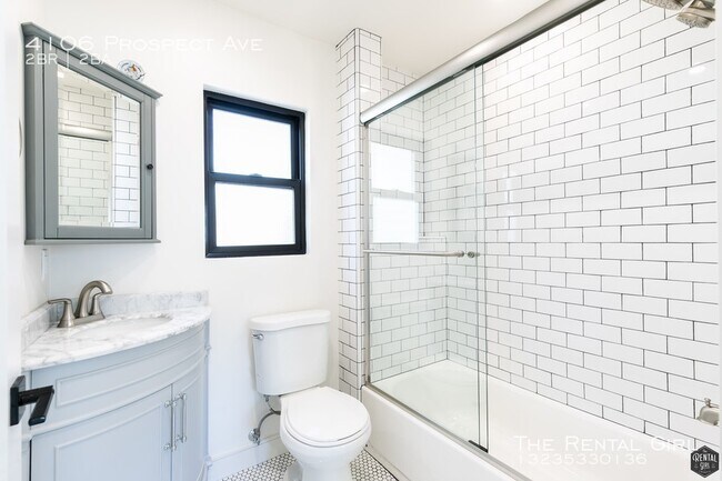 Building Photo - Newly Re-Imagined 2 Bed/ 2 Bath Backhouse ...