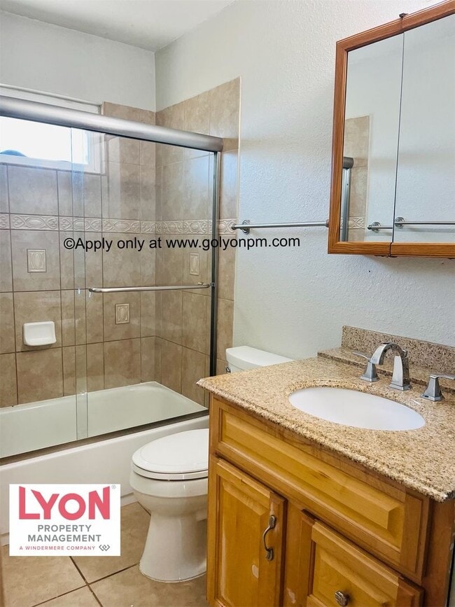 Building Photo - Darling, Spacious 3 bedroom Condo in beaut...