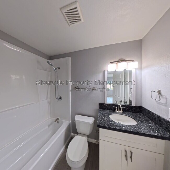 Building Photo - 5025 Pearblossom Dr