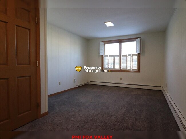 Building Photo - Beautiful Home Appleton