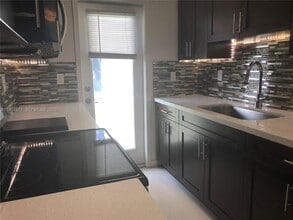 Building Photo - 10001 W Bay Harbor Dr