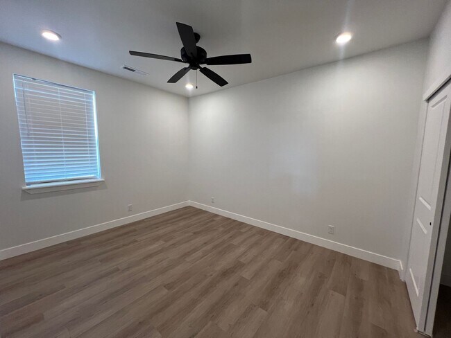 Building Photo - 702 Cedar Hl Dr