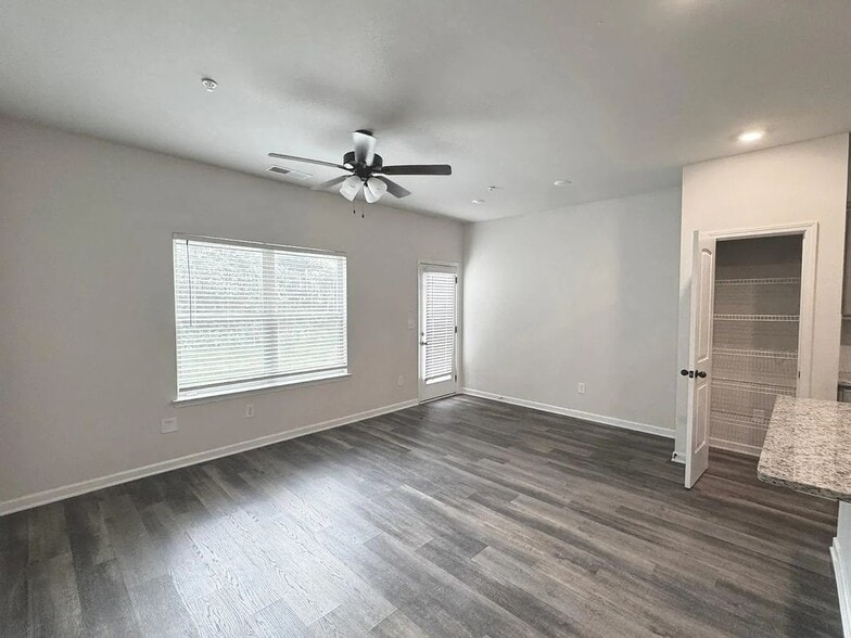 Building Photo - 2890 Bayrose Cir