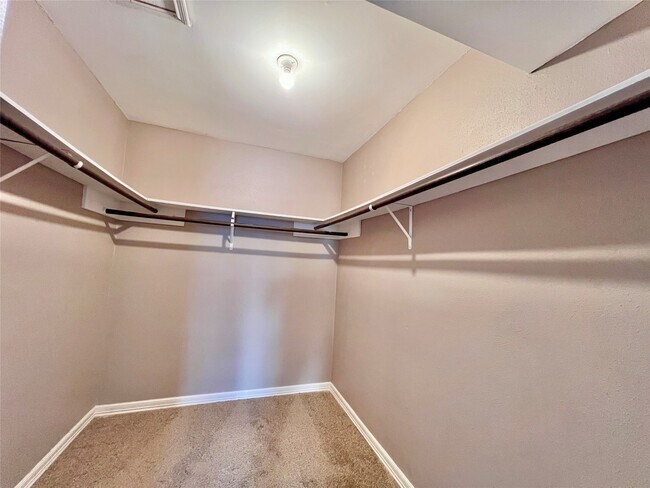 Building Photo - 700 Thicket Ln