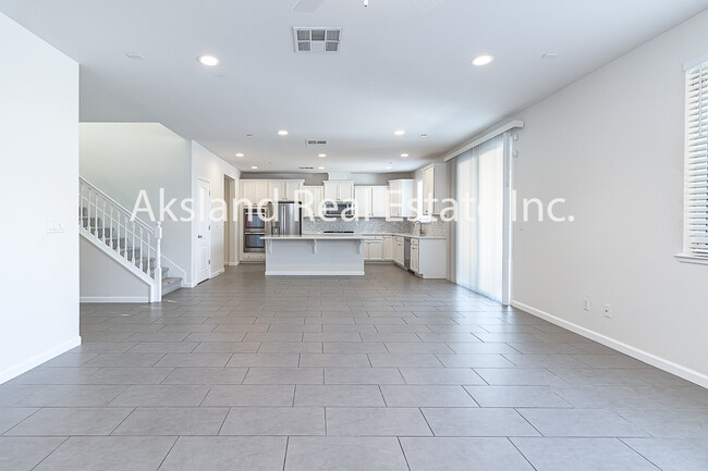 Building Photo - 2355 Azevedo Ave