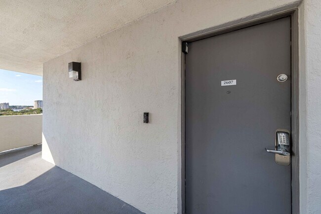 Building Photo - 833 Santa Rosa Blvd