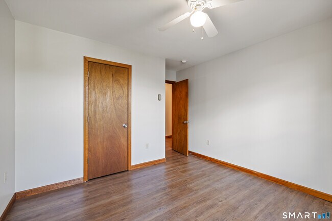 Building Photo - 180 N Cherry St
