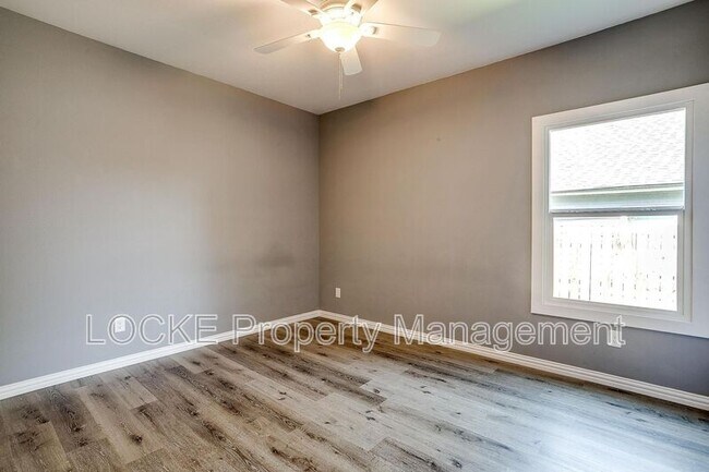 Building Photo - 1117 E Cantey St