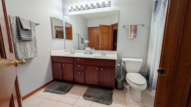 Building Photo - 669 Lincoln Station Dr