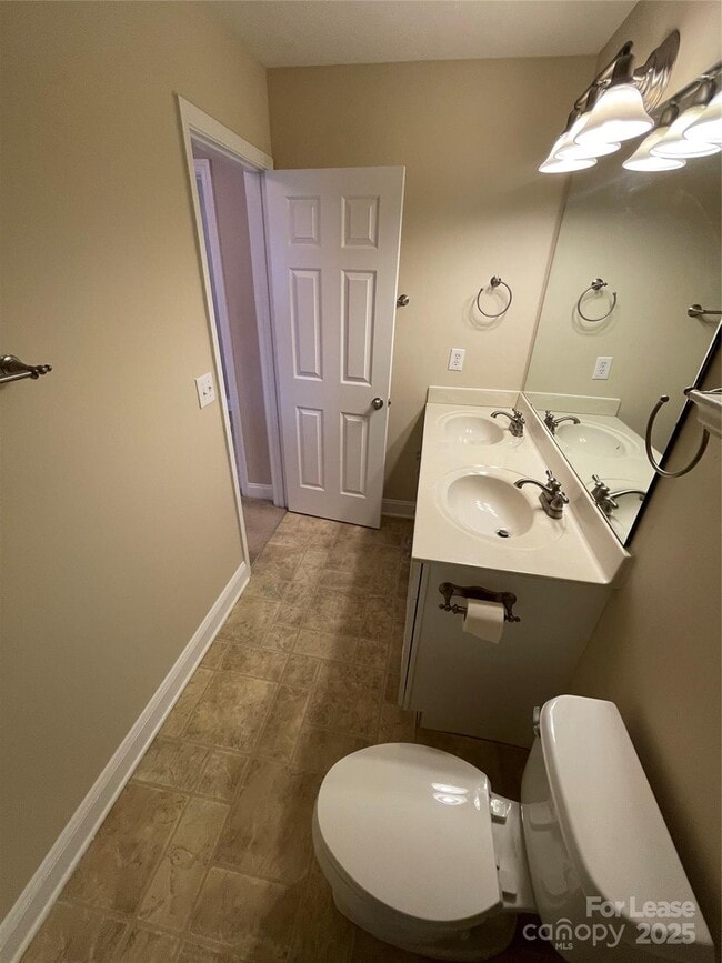 Building Photo - 120 Waterlynn Club Dr
