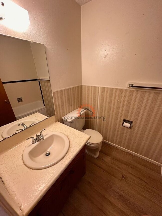 Building Photo - Cute 2 bedroom 2 bath home