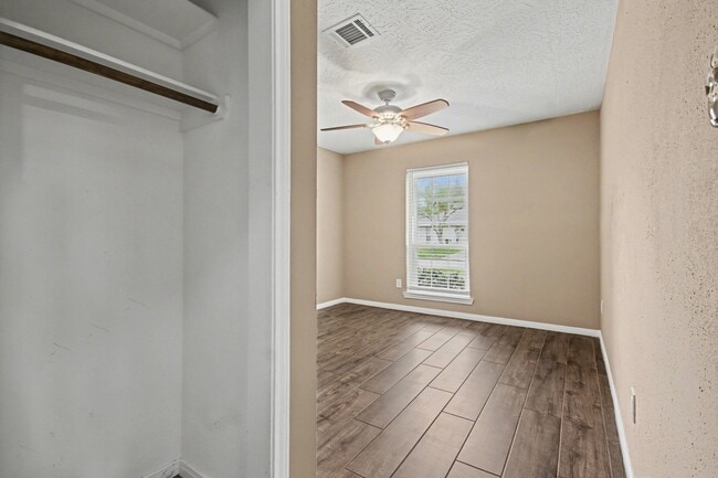 Building Photo - 16807 David Glen Dr