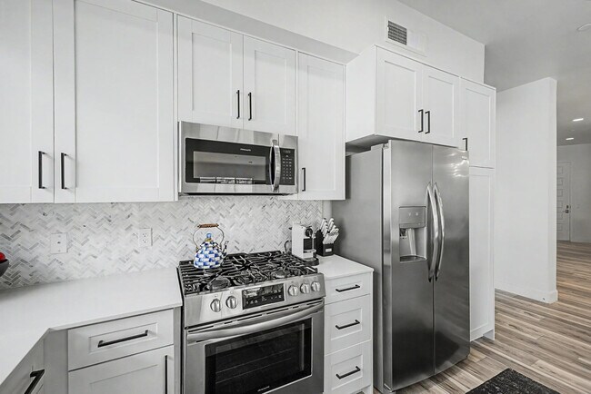 Building Photo - 7300 E Earll Dr