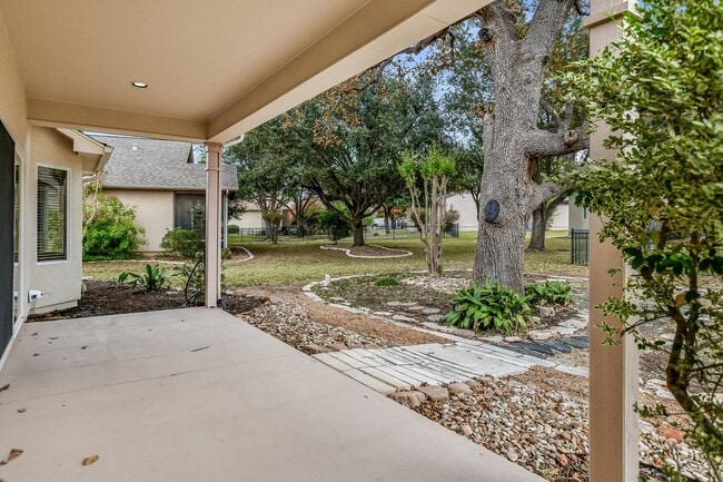 Building Photo - 405 Dawson Trail