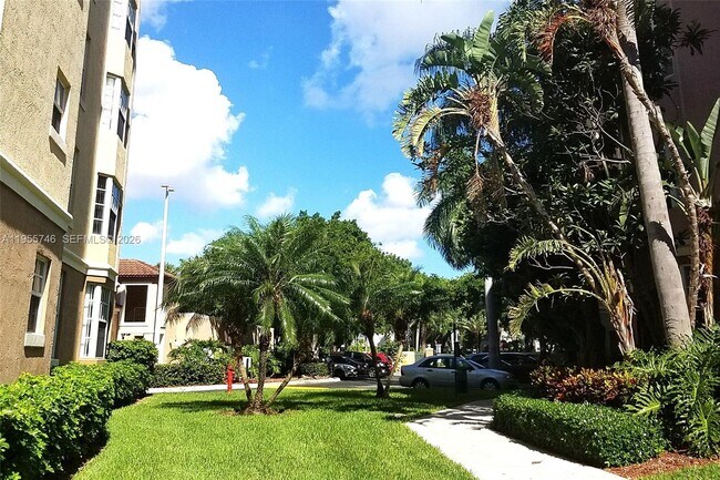 Building Photo - 19999 E Country Club Dr