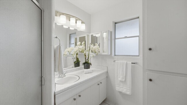 Building Photo - Beautiful Home on Nearly an Acre in Helotes with Pool, Office & No HOA