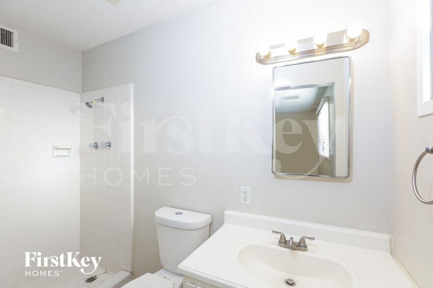 Building Photo - 1321 S Beck Ave