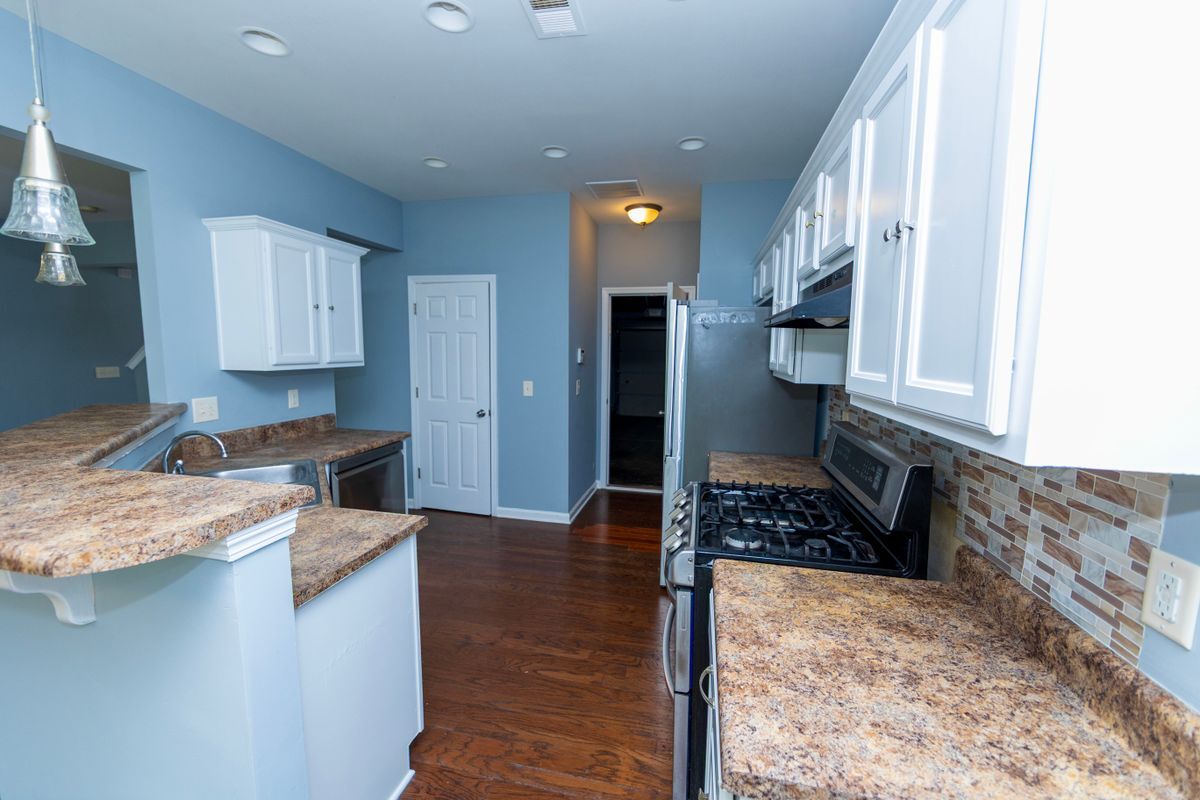Building Photo - 5815 Weddington Dr