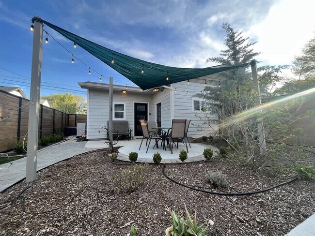 Building Photo - 3413 W Sunset Ave