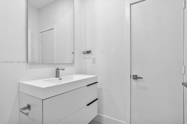 Building Photo - 21301 NE 38th Ave