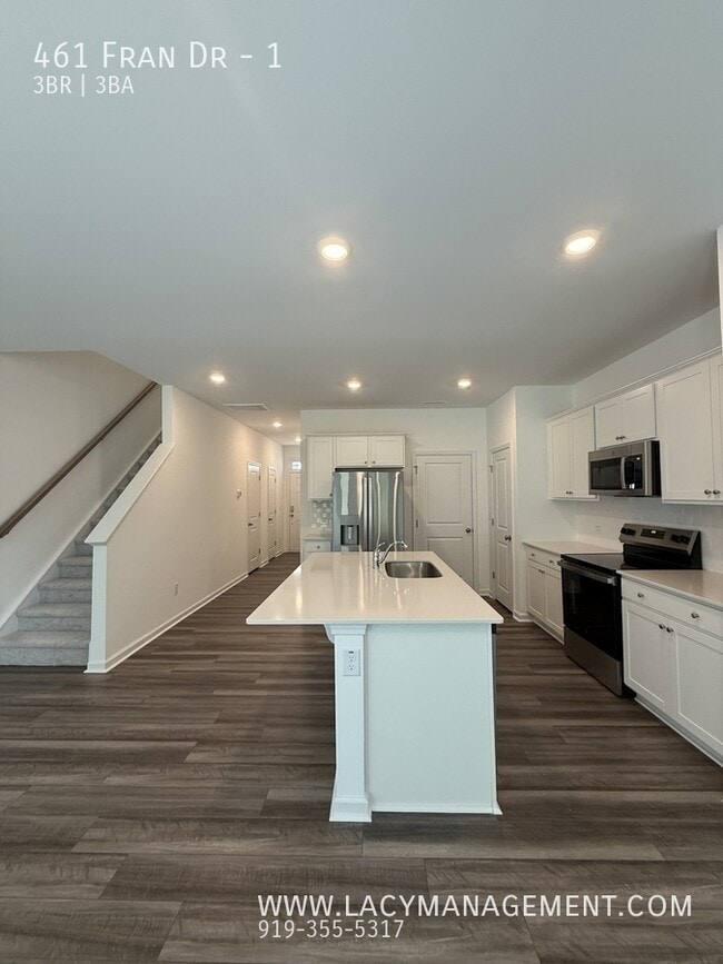 Building Photo - 461 Fran Dr