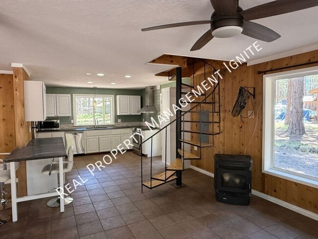 Building Photo - 18633 River Woods Dr