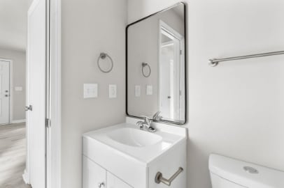 Building Photo - 1217 Pineview St