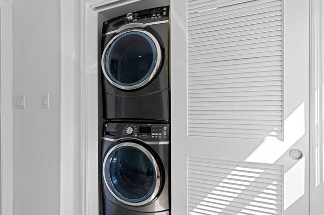 Building Photo - 212 SE 1st Ave