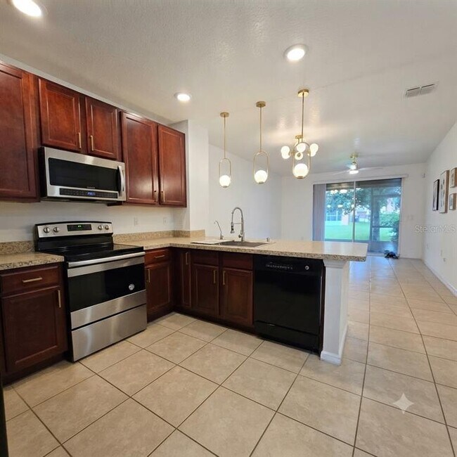 Building Photo - 1561 Chelsea Dr