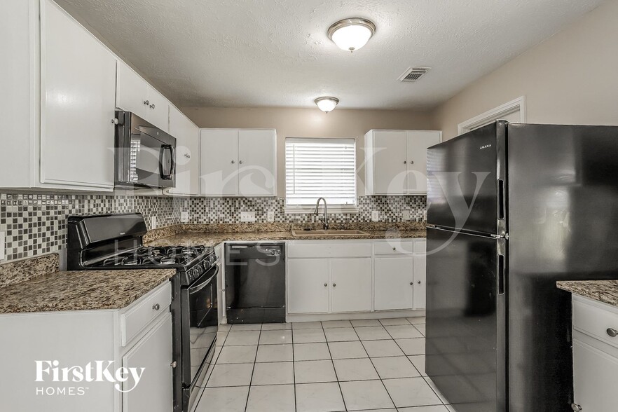 Building Photo - 518 Foxglove Dr