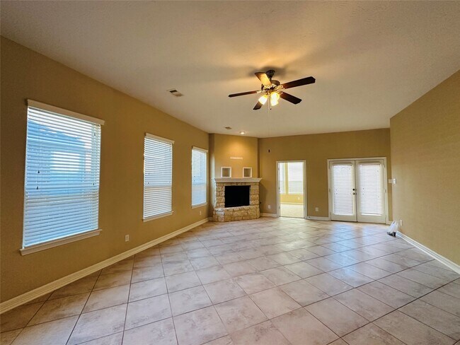 Building Photo - 21927 Field Green Dr