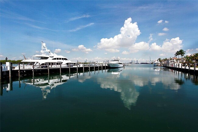 Building Photo - 19127 Fisher Island Dr