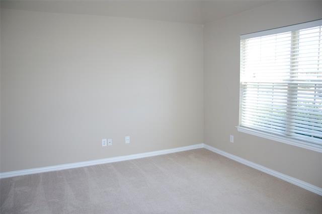 Building Photo - 2108 Willow Creek Dr