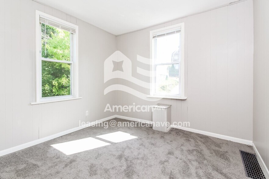 Building Photo - 1407 Maple Ave
