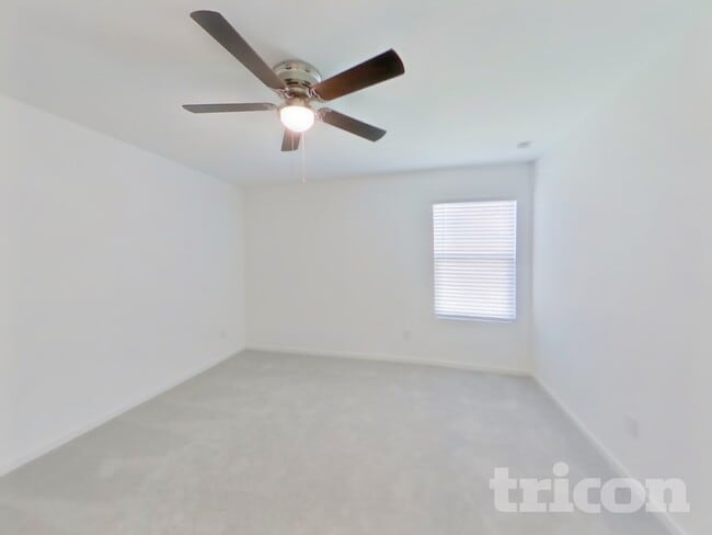 Building Photo - 806 Ginkgo Wy