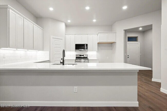 Building Photo - 10704 Beaufort Ave