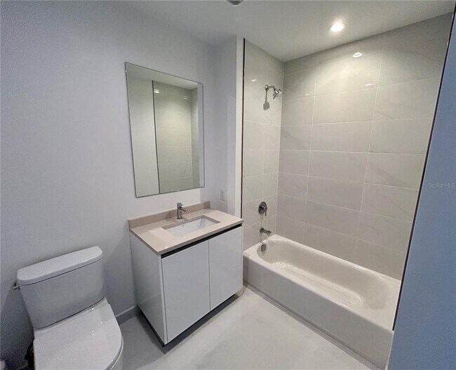 Building Photo - 400 Central Ave