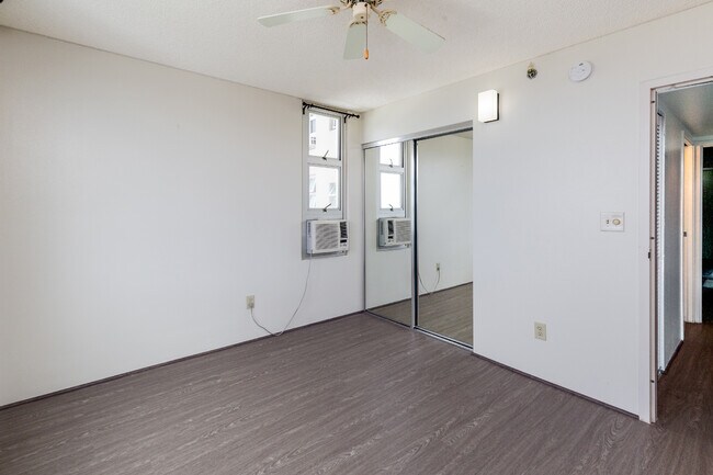 Building Photo - 215 N King St