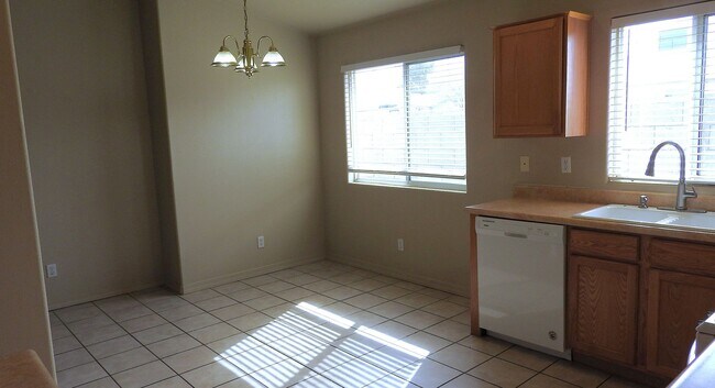 Building Photo - Beautiful Solar-Powered 3-Bedroom Home in the Heart of Kingman