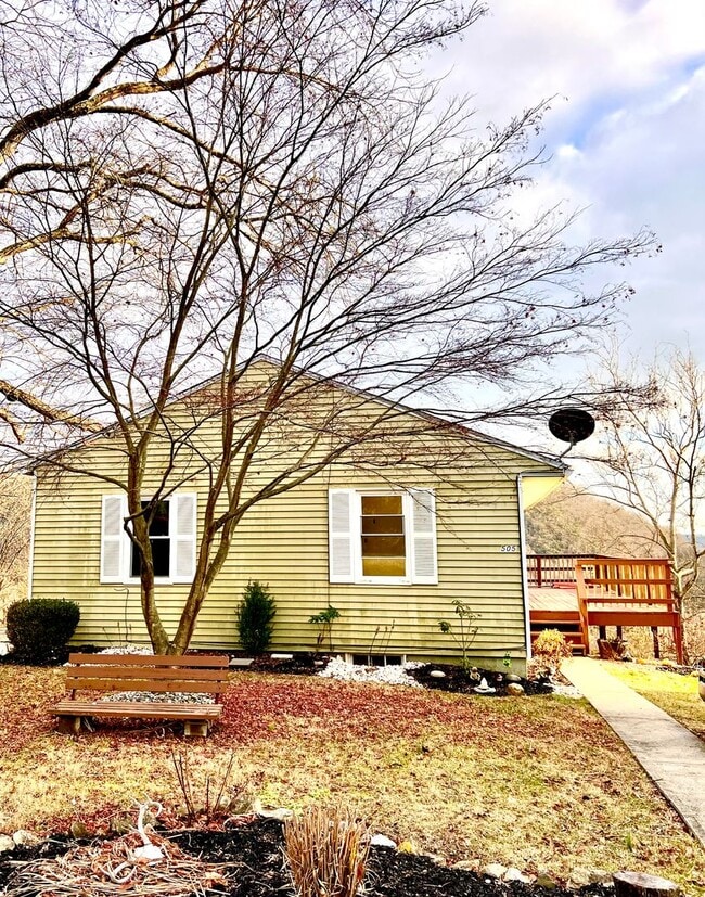 Building Photo - 505 Royal Manor Rd