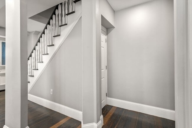 Building Photo - 133 Nichols St