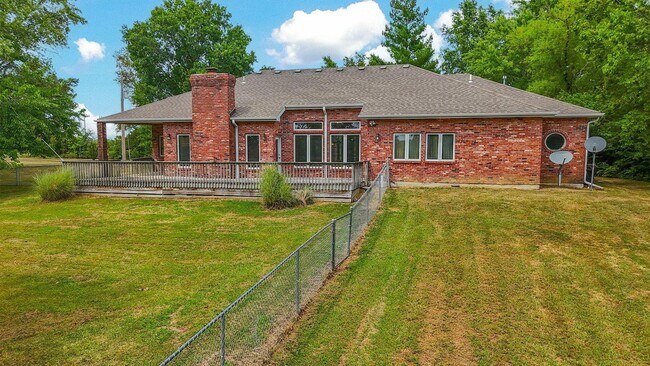Building Photo - Private 3BR Brick Home with Scenic View