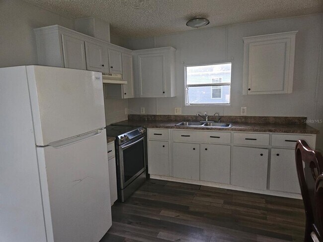 Building Photo - 129 4th St