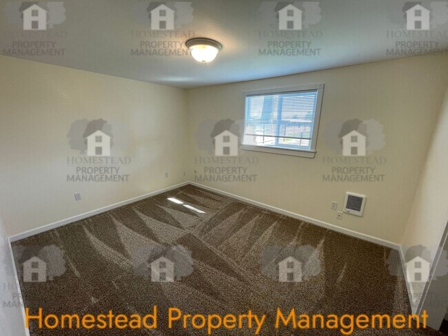 Building Photo - 672